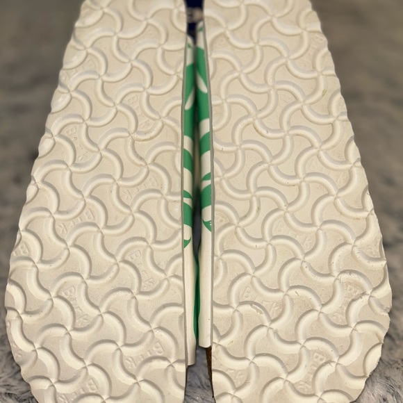 New Birkenstock Arizona Leafy Green and White Slides - Picture 3 of 6